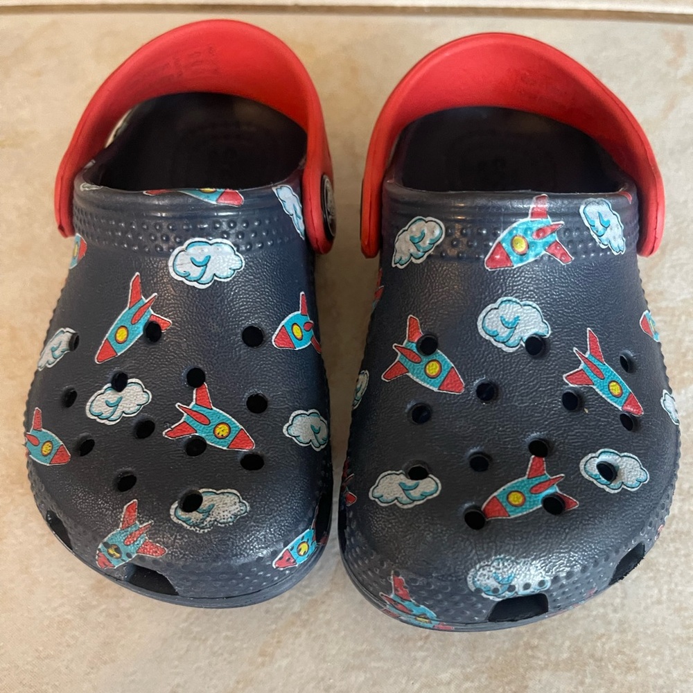 Toddler boys size 6c Rocket ship Crocs!
